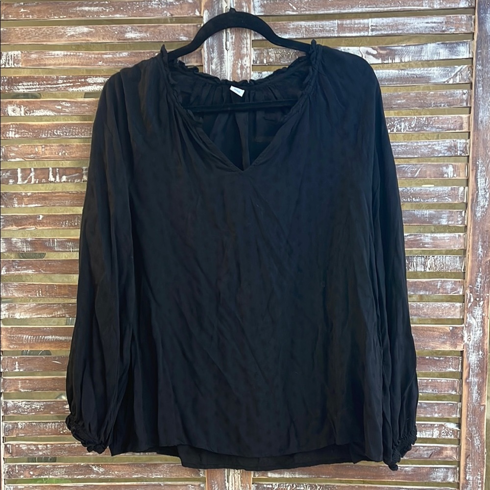 Old navy size large beautiful dot detail  Black Women's Top super soft! Bohemian